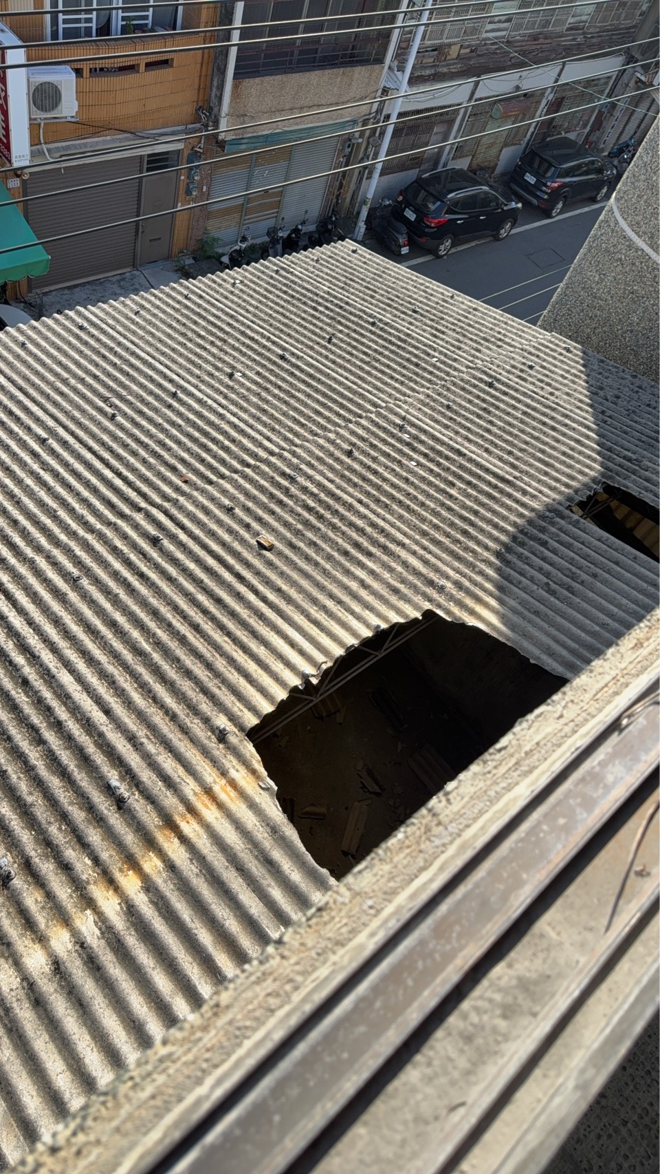 舊石棉瓦屋頂換裝鋁鋅清板