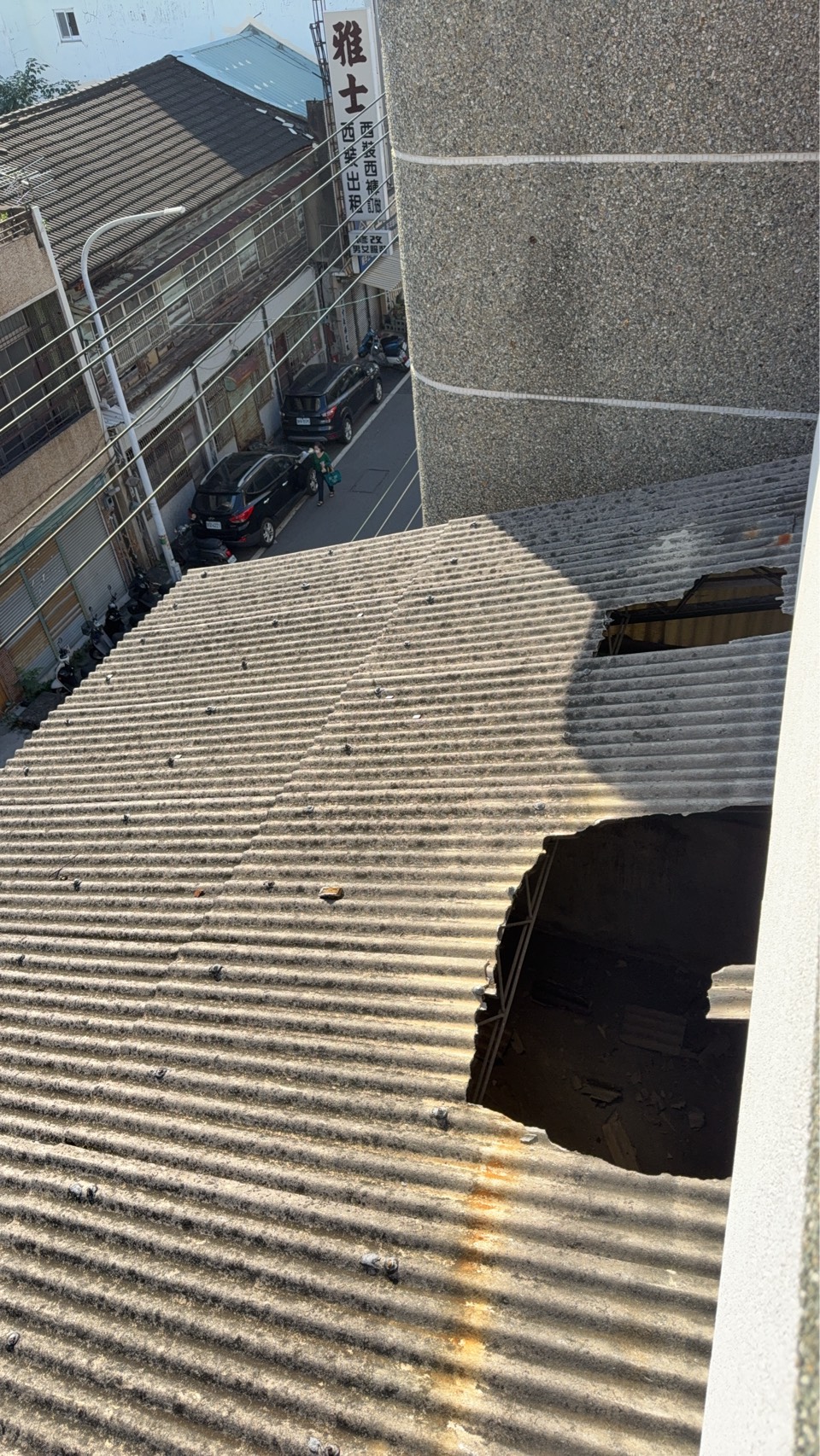 舊石棉瓦屋頂換裝鋁鋅清板